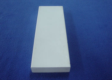 백색 비닐 5/4 x 4 PVC 장식적인 조형 Woodgrain PVC 손질 판자를 돋을새김했습니다
