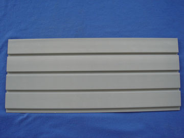 회색 PVC 저장 벽면 4 인치 SlatWall 목제 플라스틱 합성물