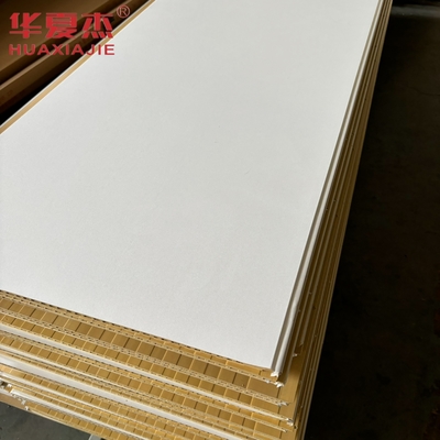 고품질의 흰색 wpc 벽판 600x9mm laminated wpc 보드 방수 장식 재료