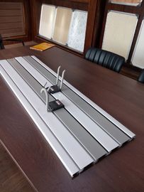 좋은 가격 저장 2.44m * 11cm * 2cm를 위한 사암 색깔에 의하여 조립되는 UPVC Slatwall 패널 온라인으로