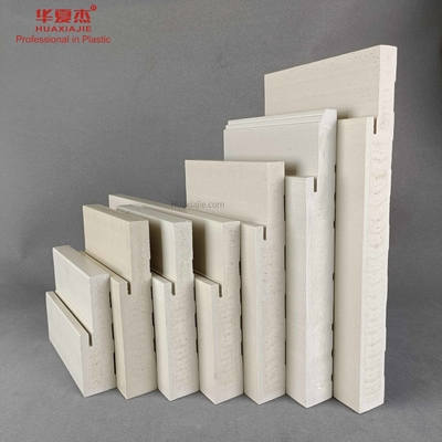 품질 높은 광택이 나는 WPC PVC 도어 프레임 엔트리 도어 53 Mm Ｘ 8 Mm 공장