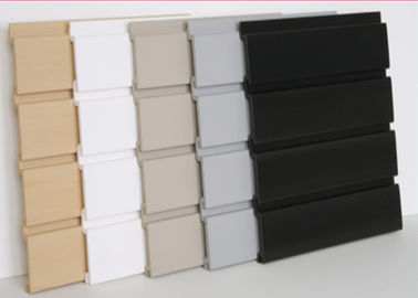 좋은 가격 17g / Cm 빨 수 있는 Pvc Slatwall 패널, 차고를 위한 Pvc 판금 널 전시 온라인으로