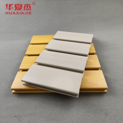 좋은 가격 300mm X 17mm PVC 슬랫월 패널 PVC 차고 벽 실내 장식 온라인으로