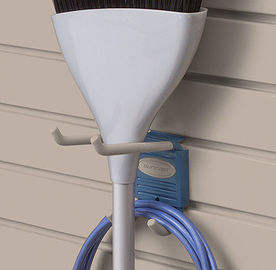 좋은 가격 PVC UV 보호를 위한 거품에 의하여 배열되는 차고 벽면 플라스틱 Slatwall 온라인으로